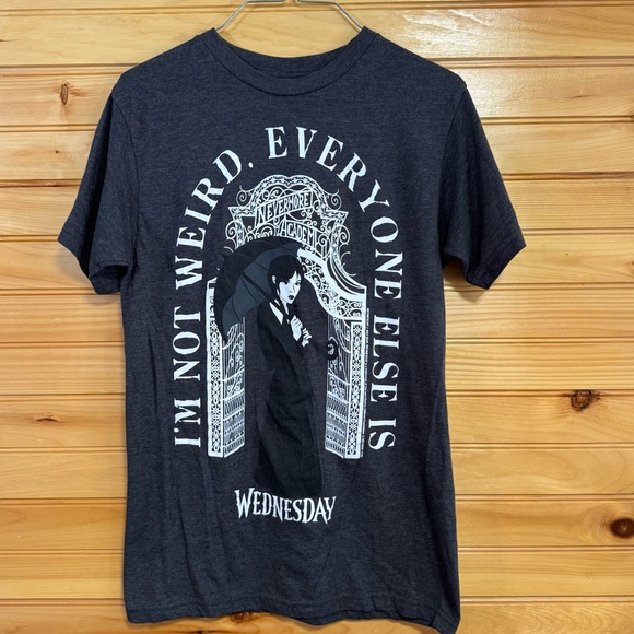 Wednesday “I’m not weird, everyone else is” 2022 Graphic T-Shirt - Black Small - Picture 1 of 4